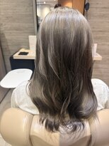 ラシンバン(LashinVan)&nbsp;透明感抜群のグレージュカラー