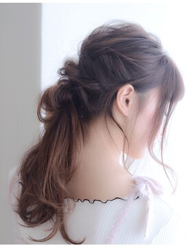 エルフォ(elfo) 【elfo】簡単アレンジ！おしゃれでルーズなポニーテール