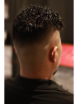 バーバーショップ レガロ(REGALO) ハイスキンフェード+パーマスタイル