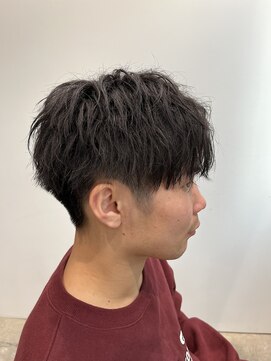 ライラ(Lyla) 刈り上げセンターパート