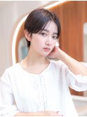 20代30代大人可愛いグレージュカラー斜めバングショートボブ