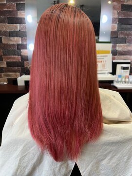 ヘアー リードレス(hair Re:dress) 鮮やか派手髪ピンクカラー 髪質改善ツヤ髪ストレートロング