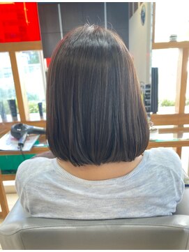 スタジオ アルファプラス 日暮里店(studio α+) ステップボーンカットカットボブショートハイライト白髪ぼかし