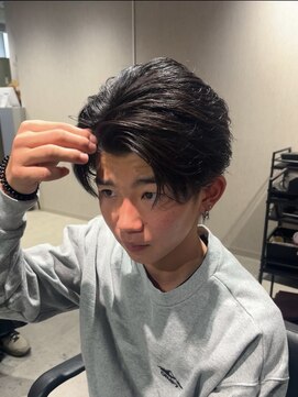 テクト バイアッシュ 吉祥寺店(Tect by Ash) 黒髪フェザーパーマ刈り上げツーブロック