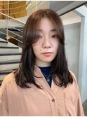 ミディアムレイヤー大人バング艶髪ナチュラルブラウン
