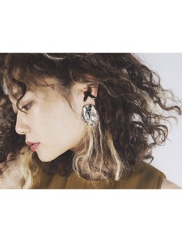 ナチュラルから個性を引き立てるデザインカラーまで。感度の高いヘアカラーをご提供いたします。