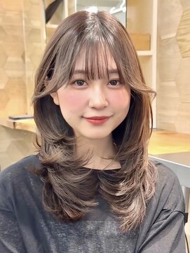 レイヤーカットミディアムレイヤー顔周りレイヤーハッシュカット