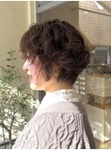 まとまる強めパーマのショートカット