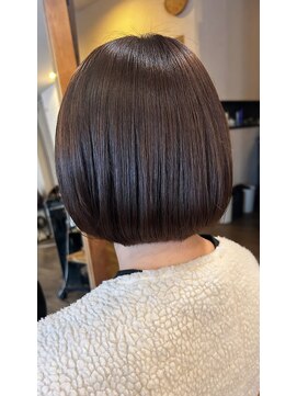 ナチュラルツヤ仕上げ/ストレートミニボブ