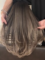 ゼウス(Zeus.)&nbsp;海外ヘアーハッシュカットレイヤーカットハイライトカラー