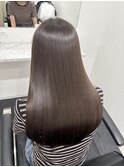 大人女子の艶感ブラウンストレート