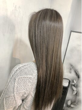 モノ アンド イニ(Mono & inni) 【奈良/inni hair】ハイライト グレー