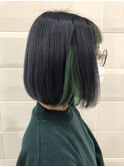 パープルグレー インナーカラーグリーンのボブ