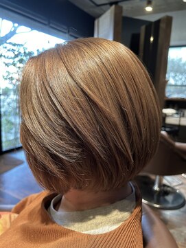 レパーン(Lepa) ベージュカラーのひし形ボブ