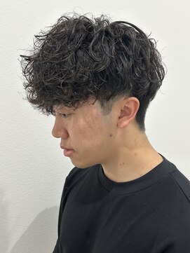 ヒュイル バイ ニアウ(Hwyl by Niau) メンズマッシュパーマシャドウパーマニュアンスパーマ眉毛