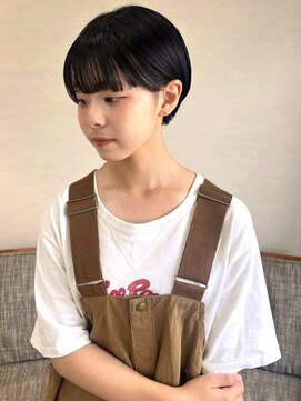 トナリ(tonari) 黒髪ショートマッシュ 耳掛け ボブレイヤー【鹿児島中央駅】