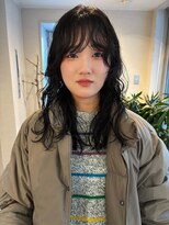 ユヌ(Une)&nbsp;kotaro ニュアンスパーマとレイヤーと黒髪