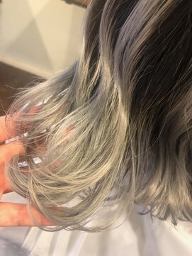 ヘアーメイク ララ(HAIR MAKE LALA) グラデーション　ホワイトアッシュ