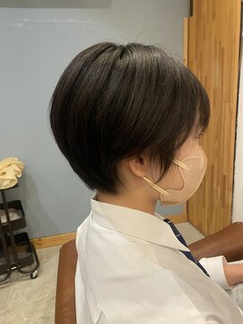 エルモ(ELMO) 収まるショートボブのスッキリしたスタイル