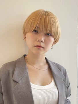 イヴォークトーキョーオーサカ(EVOKE TOKYO osaka) 20代 耳かけのみ マッシュショート ハイトーン ブリーチ