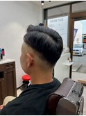 シャープなツーブロックフェードカット