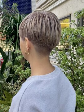 アイスバーグ(eyesburg) 刈り上げマッシュショートメンズライクくすみベージュショート