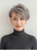 【白髪ぼかしショート】グレージュミックス×サイドスウィープ