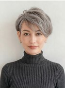 【白髪ぼかしショート】グレージュミックス×サイドスウィープ