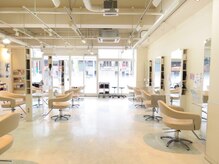 レイビューティー 住吉店 ヘア(RAY+beauty)の雰囲気（店内は21席。広めのつくりでゆっくりおくつろぎ出来ます♪）