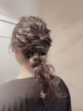 ココンフワット(coconfwat) 編み下ろしヘアアレンジ＊ブライダル＊２次会＊パーティー