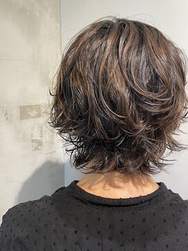 リバレッジ 白金(Leverage) パーマで癖毛風ミニウルフ