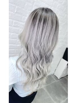 ウーロス(uros.) ホワイトバレイヤージュ