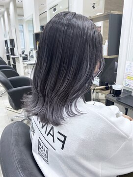 アイビー(ivy) シルバーグラデーションカラーナチュラルミディアムウェーブ