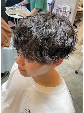 ジュンヌオム リンカラン(Jeune Homme LINGKARAN) 波巻きスパイラルパーマ×2ブロマッシュ