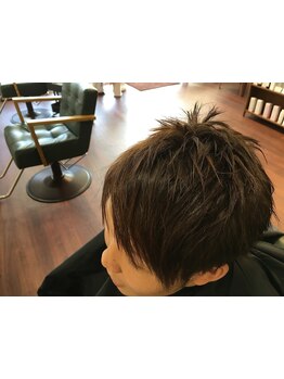 幅広い年齢層の男性からの支持も厚い！髪質やクセを見極めたカットで、簡単にキマるスタイルをご提案★