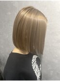 ミルクティーグレージュ×切りっぱなしボブ