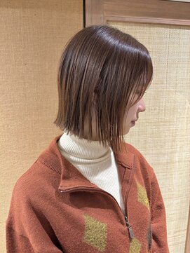 トマト(TOMTO) 【TOMTO】切りっぱなしボブ_前下がりボブ_グレージュ