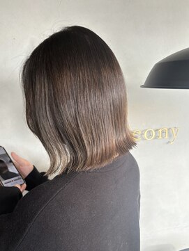 切りっぱなしボブ×グラデーションカラー