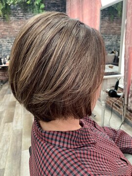 マギカ 横須賀久里浜店(Magica) 白髪ぼかしショート