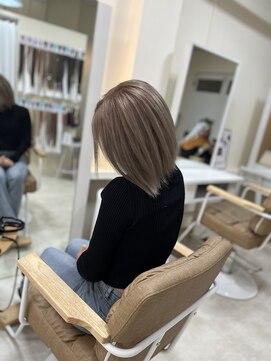 カリーナ(CARINA) ミルクティーグレージュ/ハイトーンカラー