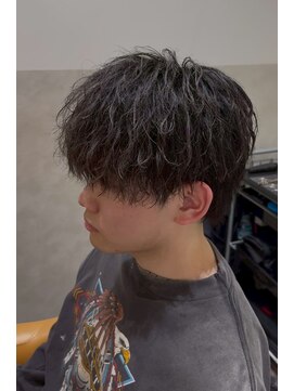 ノイ(NOI) シャドウパーマ波巻きツイスパフェザーパーマ眉毛カット札幌大通