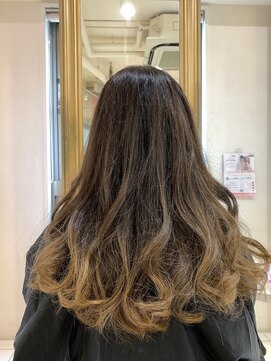 ヌーム 塚本店(NOOM) スモーキーオレンジべジュバレイヤージュデザインカラー 巻き髪