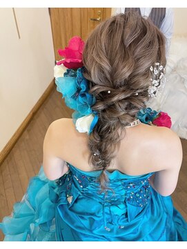 パリスパート2 洋装 トップ ゆるふわ 波ウェーブ 編みおろし ヘアアレンジ