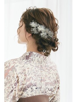 ヘアメイクサロンシャルメ(Hair Make Salon CHARMER) ドライフラワーと相性抜群！シニヨンスタイル