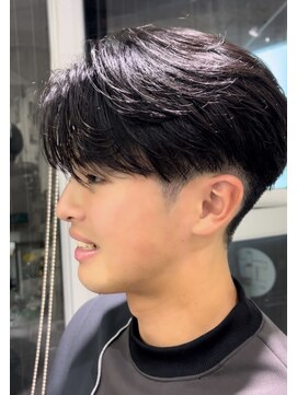 オーシャントーキョー ウエスト(OCEAN TOKYO WEST) 韓国カルマツーブロセンターパートコンマ刈り上げ