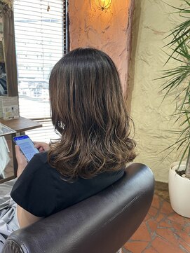 ロッソバイアルター 鎌取(ROSSO by aL-ter) 【斜めバング/デザインカラー/グレージュカラー】千葉香奈