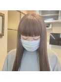 前髪パッツンロングヘア