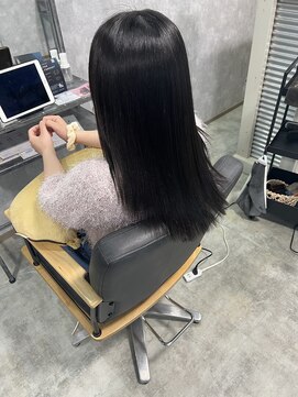 ヘアメイク リヴ(Hair Make Liv) サラ艶縮毛矯正