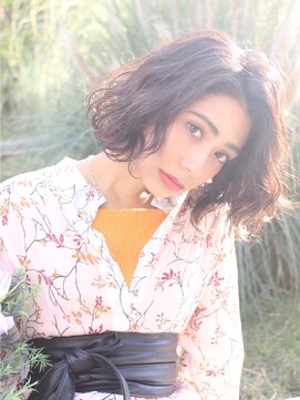 レイドバック(LAID BACK) ボブカールでクールなCity girlスタイルに