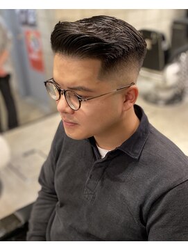 フランクスバーバー アンド ビアークラブ(FRANK'S BARBER and BEER CLUB) かき上げショートレイヤーワイルドアップバングフェードカット